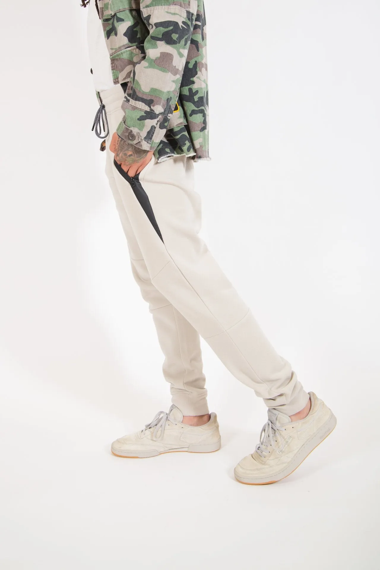 Diagonal Heat Seal Fleece Jogger Pants