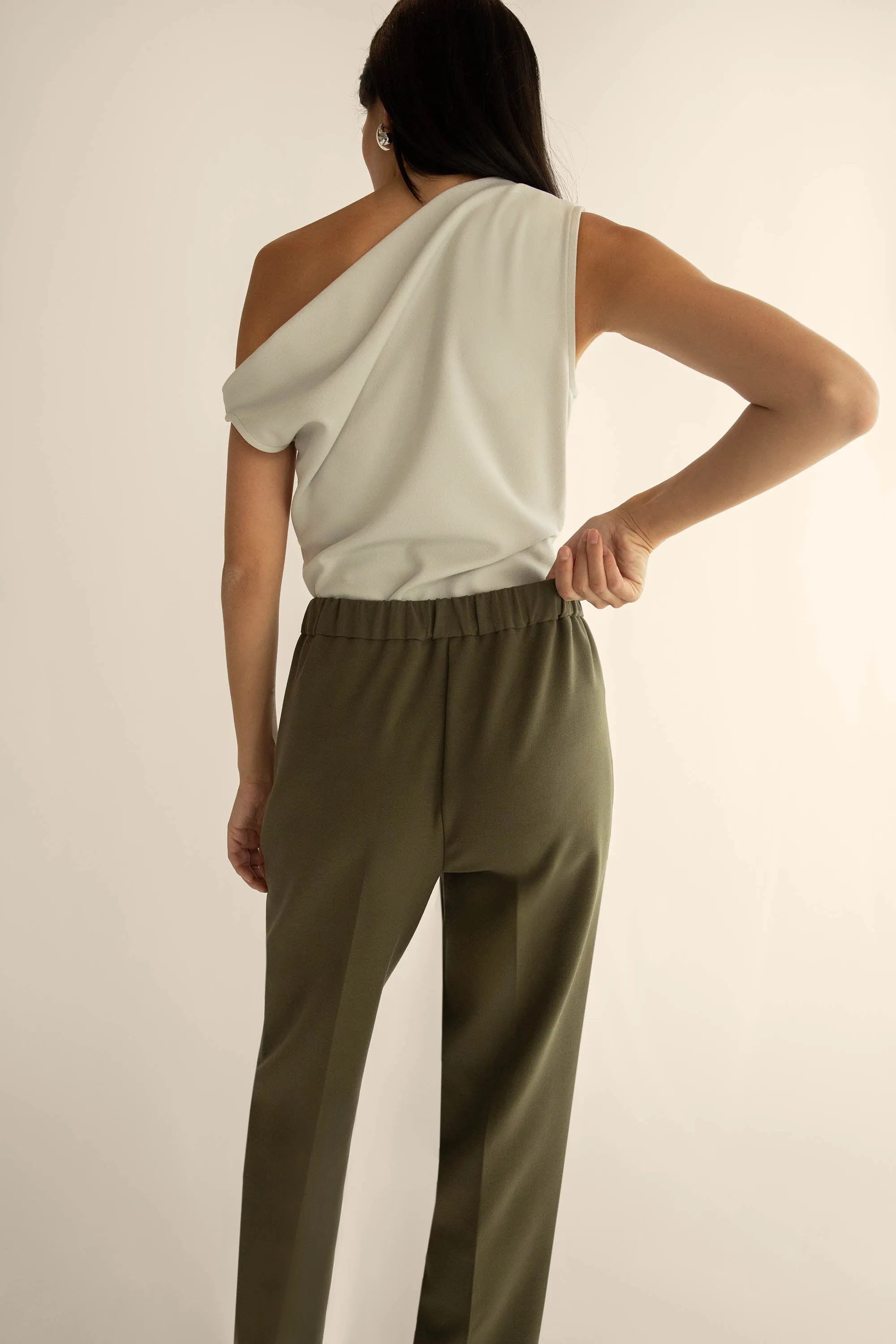 ELASTIC WAIST TAPERED PANT