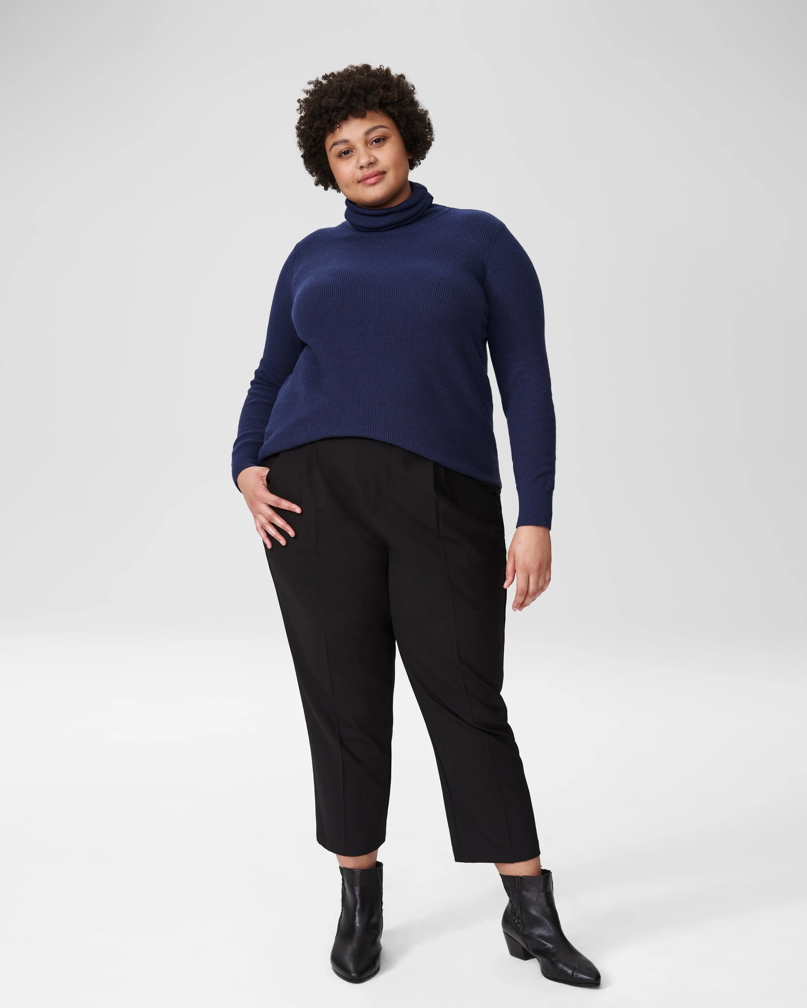 Silvia Slim Cut Cropped Trousers 25 inch - Black