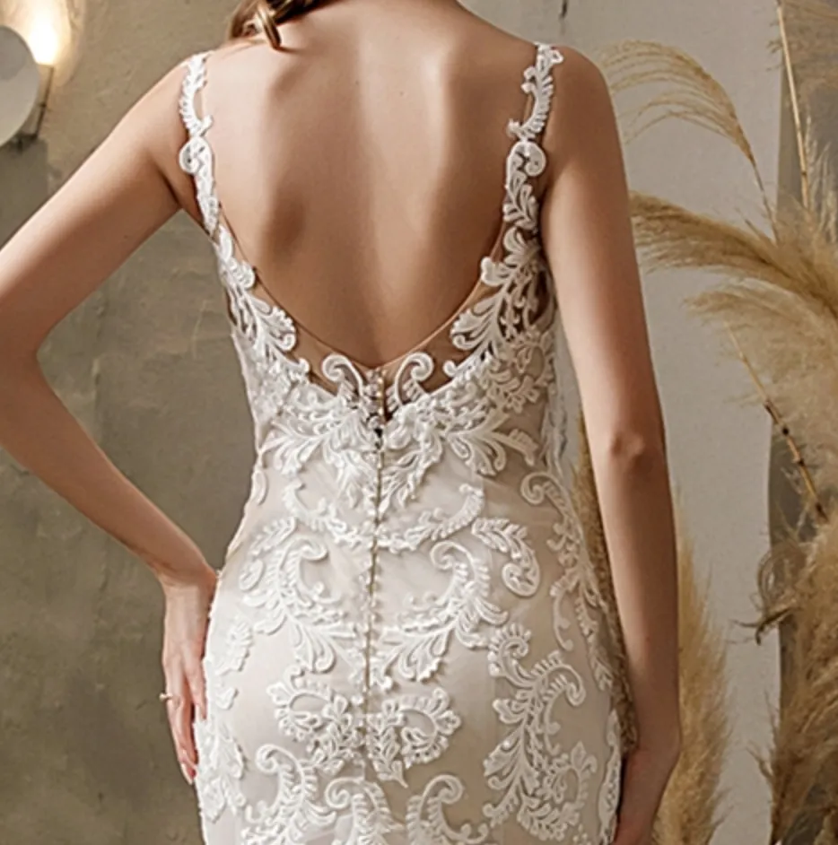 Vintage Lace Fit and Flare Wedding Dress With Court Train