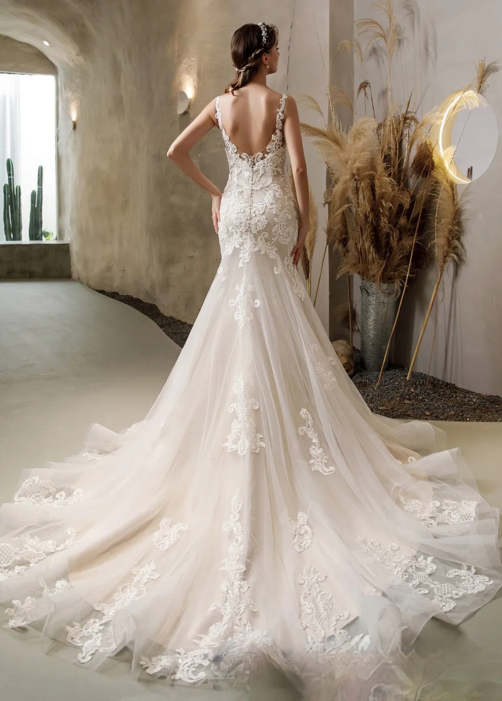 Vintage Lace Fit and Flare Wedding Dress With Court Train