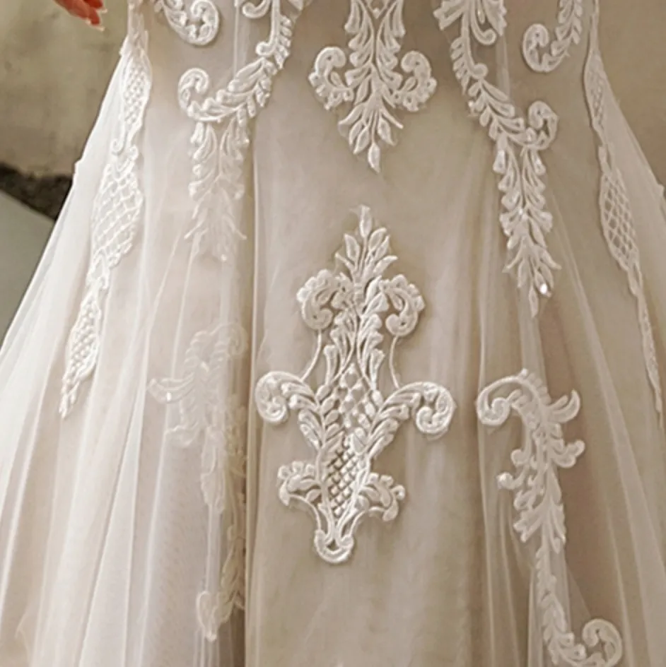 Vintage Lace Fit and Flare Wedding Dress With Court Train
